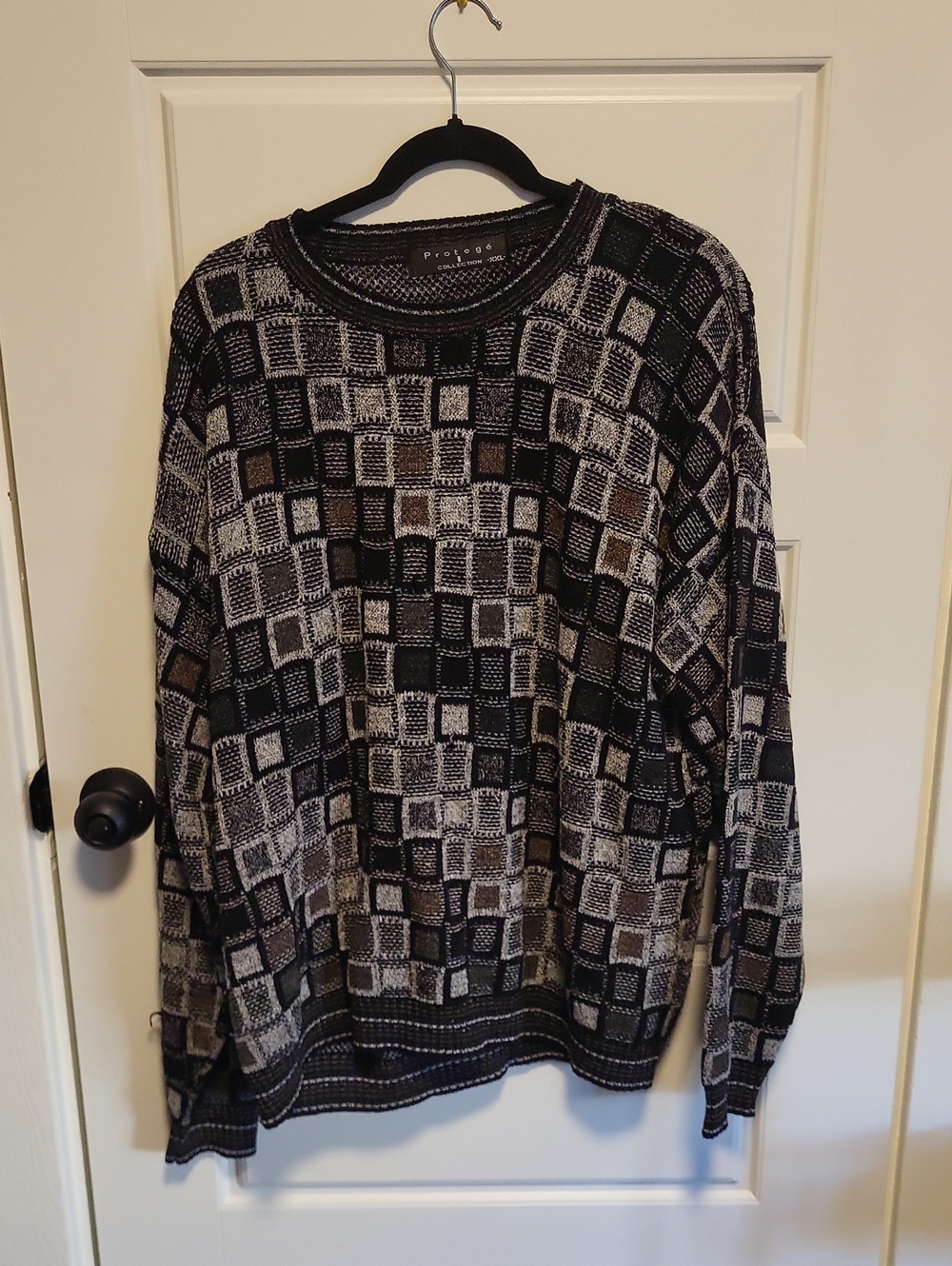 Men's Checker-Pattern Crewneck Sweater in Black and Gray